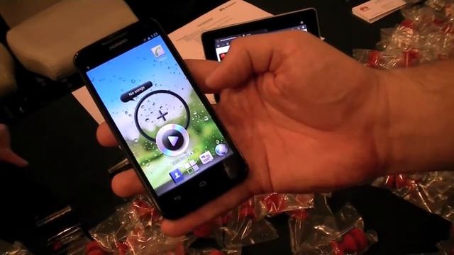 CTIA 2012: Huawei Ascend D Quad Android Smartphone With K2V3 Quad-Core CPU смотреть онлайн