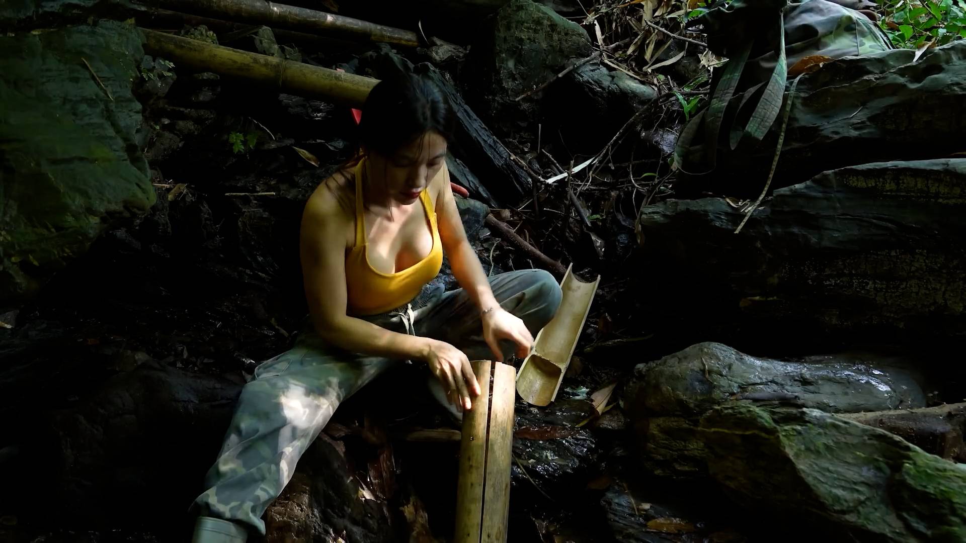Красивая ДЕВУШКА в ТРОПИЧЕСКОМ ЛЕСУ | ВЫЖИВАНИЕ В ОДИНОЧНОМ КЕМПИНГЕ | Расслабляющий АСМР #9 смотреть онлайн