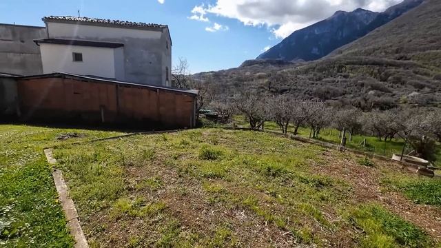 DETACHED ITALIAN PROPERTY with an olive grove, close to both the sea and ski resorts. AMAZING! смотреть онлайн