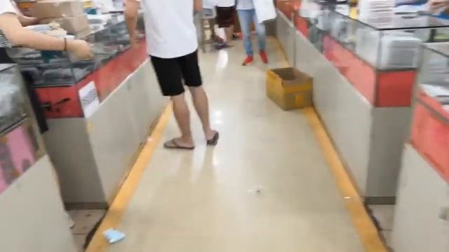 Huaqiangbei Used Phone Market (Android Phone and Apple Device Market) смотреть онлайн