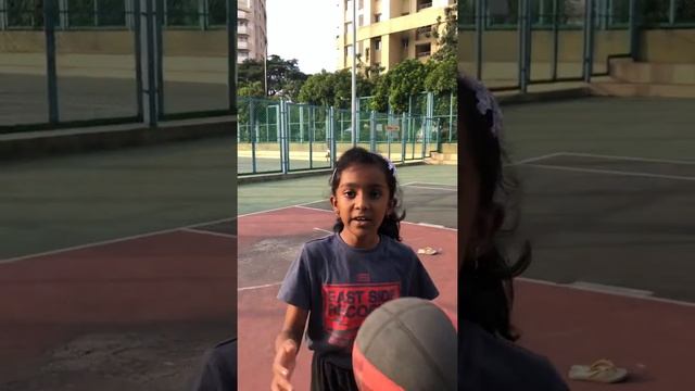 Sissy vs Sissy Basketball смотреть онлайн