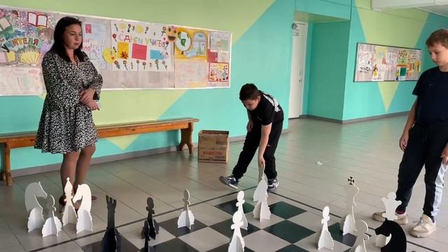 В нашей школе в рамках внеурочной деятельности начались занятия по программе "Основы игры в шахматы" смотреть онлайн