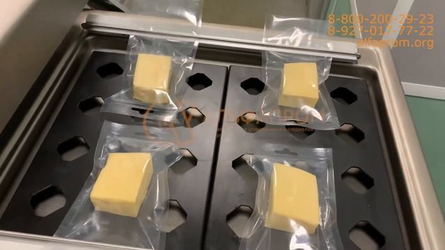 Упаковка сыра на двухкамерном вакуумном упаковщике DZ-500/2SB смотреть онлайн