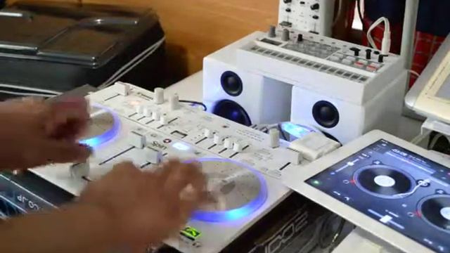Vestax Spin White Styleflip skin iPad 2 DJay 2 смотреть онлайн