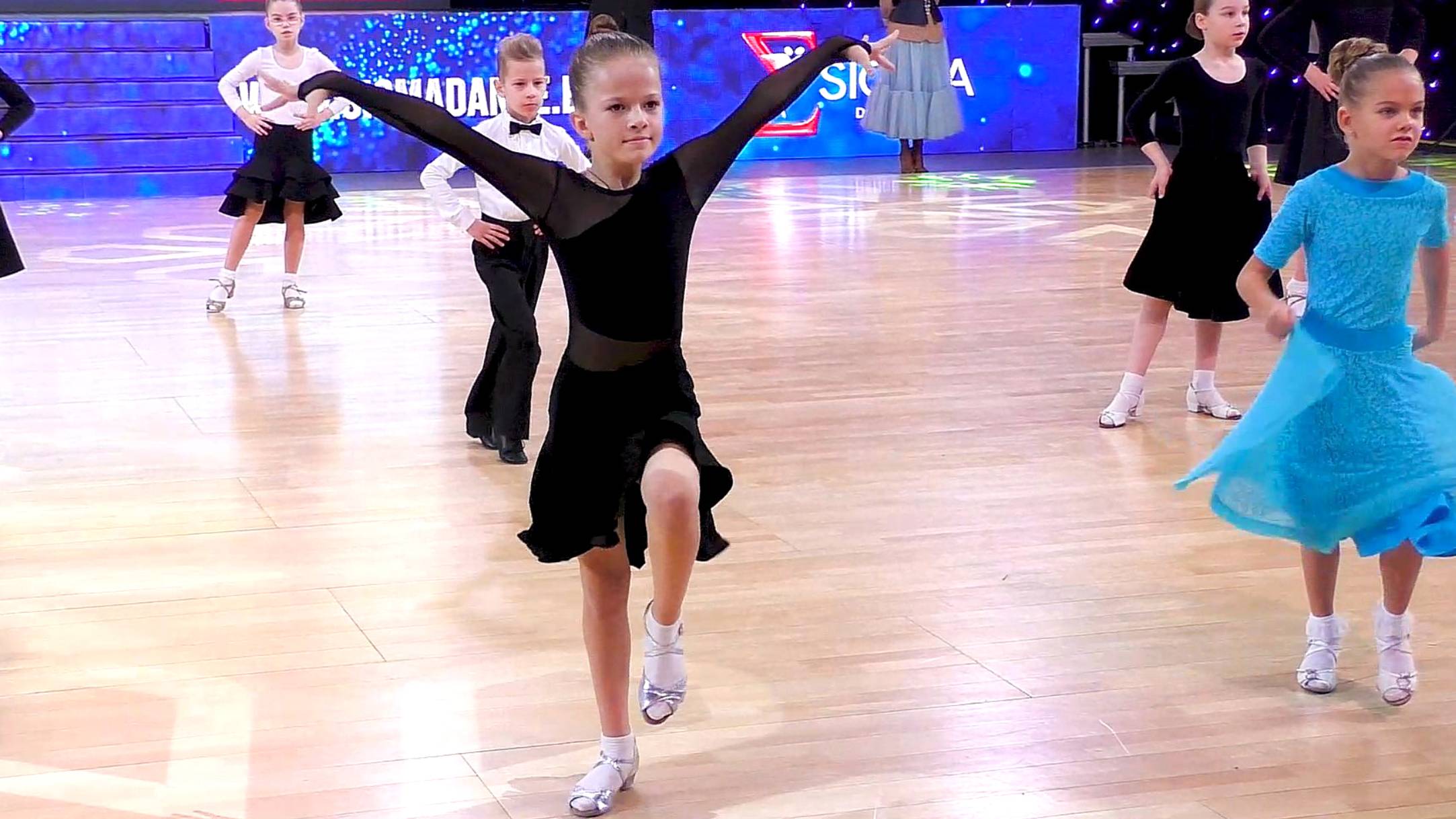 Дети 1 Соло (до 10 лет) Шт класс: медленный вальс, ча-ча-ча, джайв (1 тур). Grand Prix Belarus 2024 смотреть онлайн