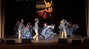 Колумбийский танец со шляпами