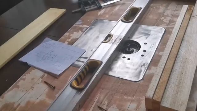 Соединения «ласточкин хвост» с помощью ручного фрезера смотреть онлайн