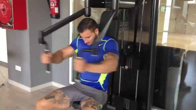 Entrenamiento de pecho - Esteban Show смотреть онлайн