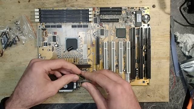 My endless confusion with a i440BX Pentium II mainboard. смотреть онлайн