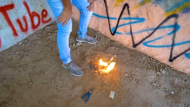 What If I Cut A Battery...Explosion ?🔥 смотреть онлайн