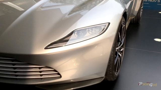 Aston Martin DB10 Up Close ! смотреть онлайн