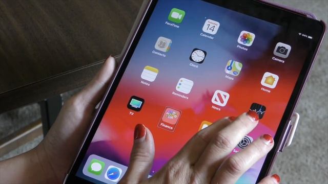WSB Assistive Technology Program: iPhone Accessibility One Finger and Four Finger Gestures смотреть онлайн