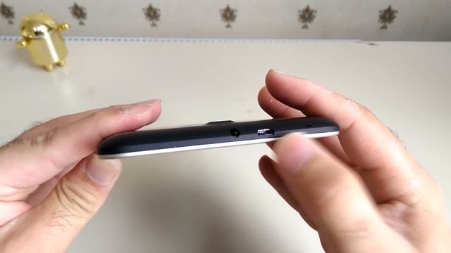 Asus MEMO Pad 7 ( ME176CX )- Unboxing & Hands On смотреть онлайн