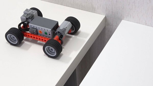 Создание автомобиля LEGO CROSS с промежутками