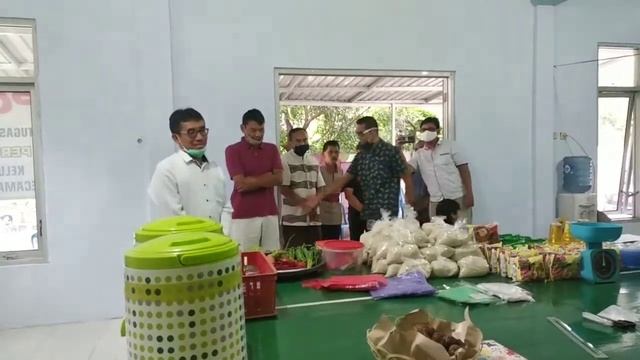 Wakil Walikota Salatiga Sambangi Lumbung Sembako RW. 14 смотреть онлайн