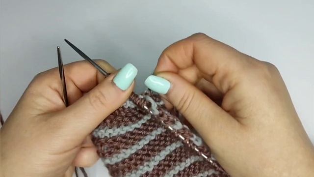 ПРОСТЫЕ И УДОБНЫЕ ТАПОЧКИ ВЯЖЕМ НА 2 СПИЦАХ! 🧶 смотреть онлайн