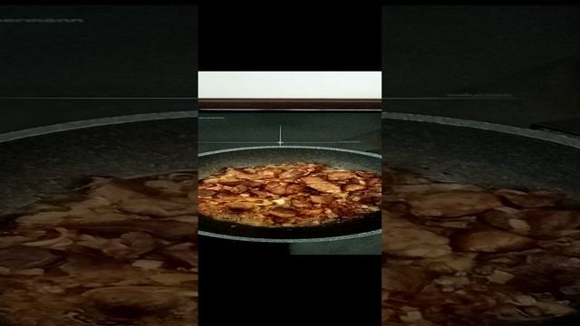 Приготовление мяса баранины с овощами.