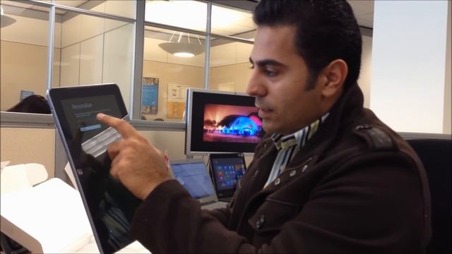 4 Minute Unboxing: Samsung ATIV Smart PC Tablet with Intel Atom processor смотреть онлайн