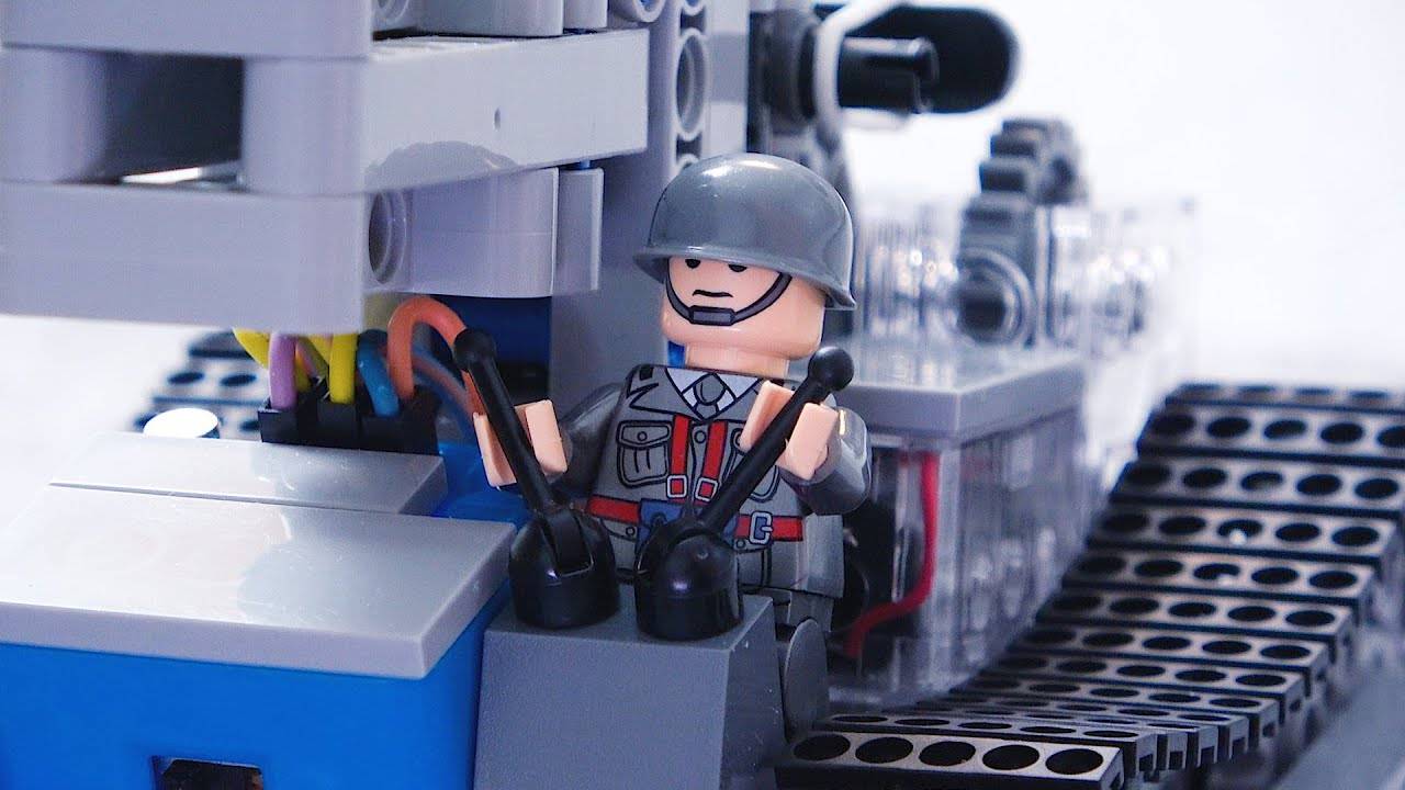 Битва LEGO танков - Mini vs Mega смотреть онлайн