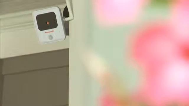 Honeywell Tuxedo Touch | Adding IP Cameras смотреть онлайн
