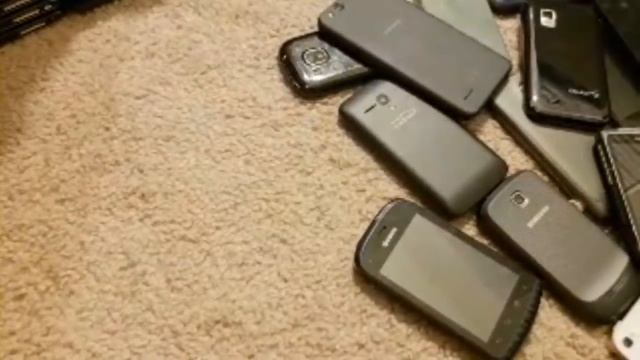 LIVE!!! - Showing ALL Of My Smartphones, Answering Q's, Etc. смотреть онлайн