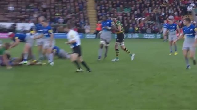 Owen Farrell is not pleased by late tackle. [Northampton vs Saracens '15] смотреть онлайн