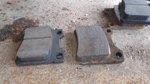 Замена задних тормозных колодок на Пежо 406