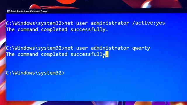 Enable / Disable Administrator Account On Login Screen in Windows 11 смотреть онлайн