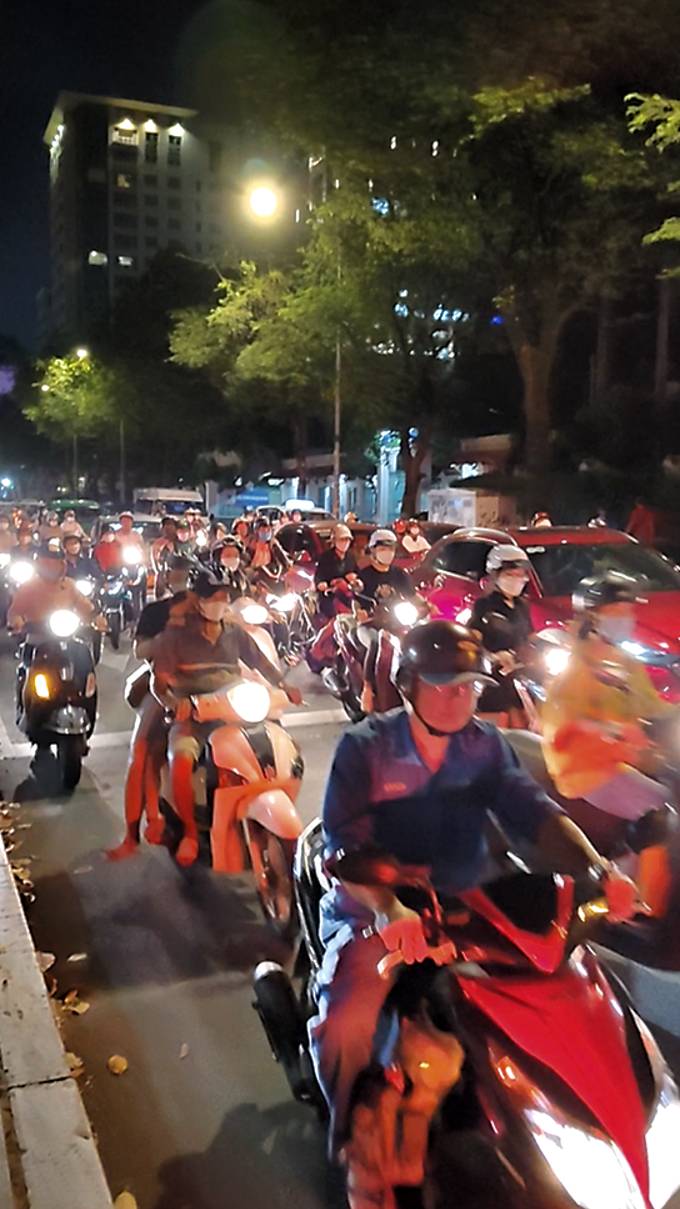 Ханой (Вьетнам) Движение транспорта смотреть онлайн