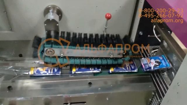 Горизонтальный упаковочный автомат (с подбоем и провожающим транспортером) смотреть онлайн