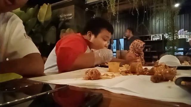 Review RAMBOO CHICKEN Kudus смотреть онлайн