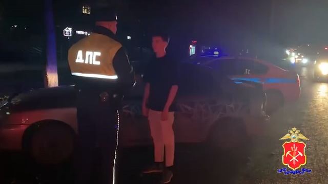 В Новокузнецке полицейские привлекли к ответственности водителя, устроившего «дрифт» смотреть онлайн