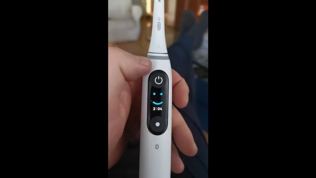 Электрическая зубная щетка Oral-B iO series 8 смотреть онлайн