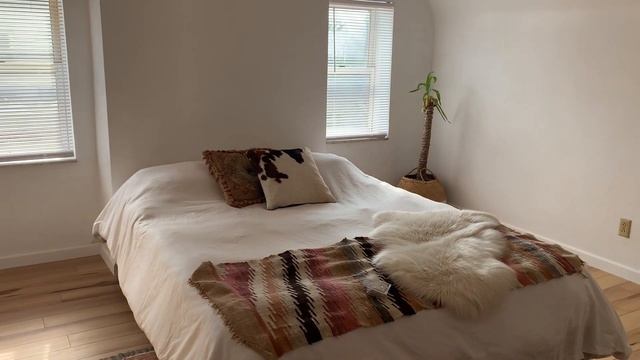 DECORATE WITH ME | Decorating My New Pittsburgh Apartment! | Bohemian Home Decor смотреть онлайн