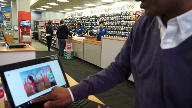 Staples Tech Tip Tuesday: Looking at New Windows 8 Devices смотреть онлайн