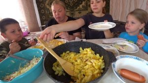 мукбанг жареная картошка и салат, просто и вкусно