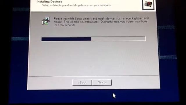 Installing Windows 2000 Advanced Server смотреть онлайн