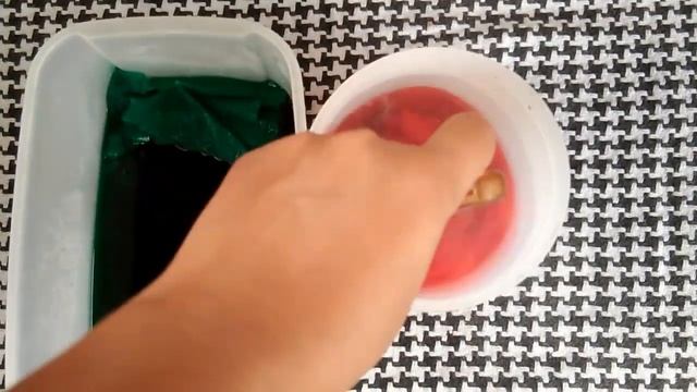 DIY ombre phone cases using crepe paper | adding color to transparent phone cases смотреть онлайн