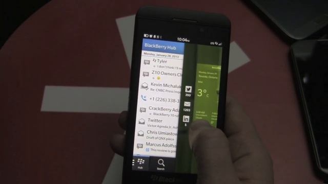 First Look: BlackBerry 10 vs. Android смотреть онлайн