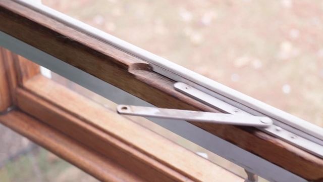 How to Replace a 2-Bar Hinge Set on a Casement Window смотреть онлайн