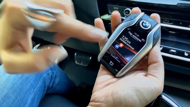 BMW's smart key test - Το έξυπνο κλειδί της BMW! смотреть онлайн