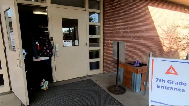 Hybrid learning underway in Lake Oswego смотреть онлайн