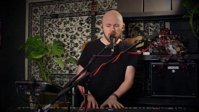 Mike McKenzie - Hold Me In Your Arms (LiveLooping) смотреть онлайн