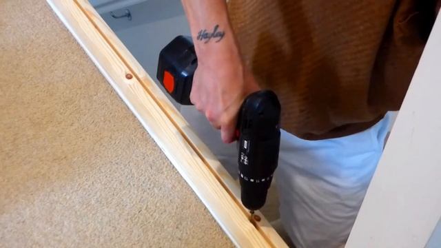 DIY GLASS STAIRCASE MAKEOVER! [Before & After] + How To Clean Your Glass Balustrade & Staircase смотреть онлайн