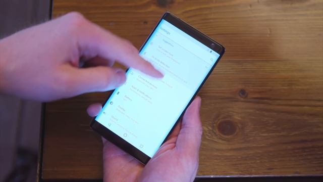 Prise en main du Nokia 8 Sirocco : la belle surprise du MWC 2018 смотреть онлайн