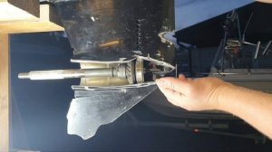 Как правильно вытаскивать гребной вал при разборе редуктора Меркури 50 EFI (8M0086325)