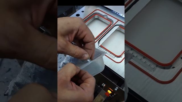 Запайщик лотков с фольгой смотреть онлайн