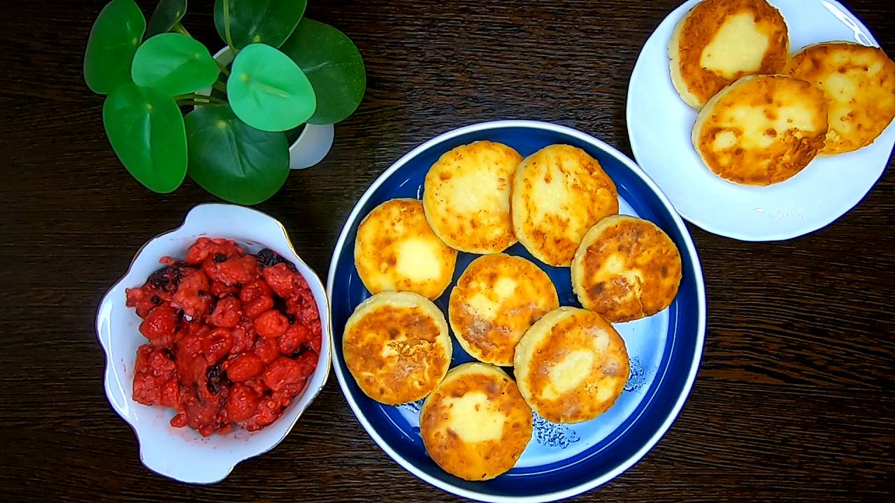 📌 Пышные сырники из творога, никогда не "расползаются" и всегда очень нежные и вкусные смотреть онлайн