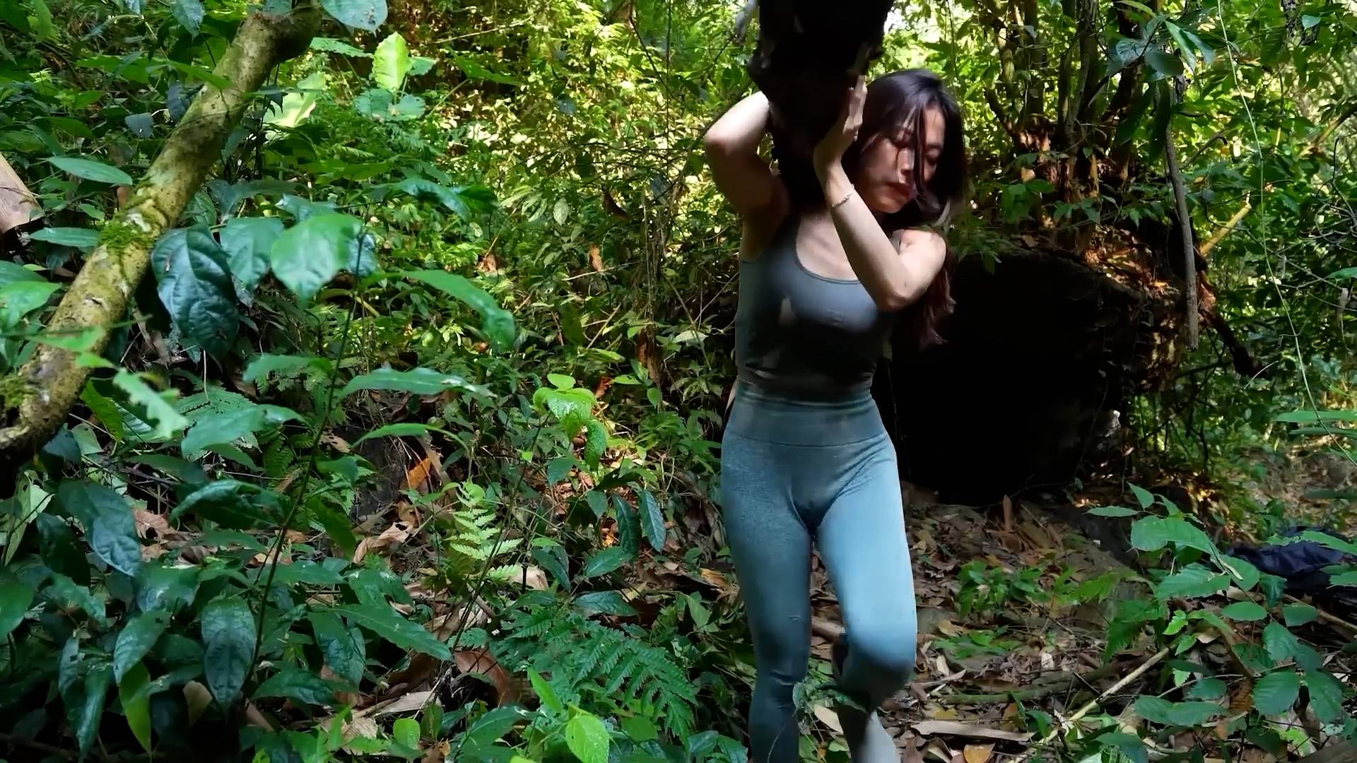 Красивая ДЕВУШКА в ТРОПИЧЕСКОМ ЛЕСУ | ВЫЖИВАНИЕ В ОДИНОЧНОМ КЕМПИНГЕ | Расслабляющий АСМР #12 смотреть онлайн