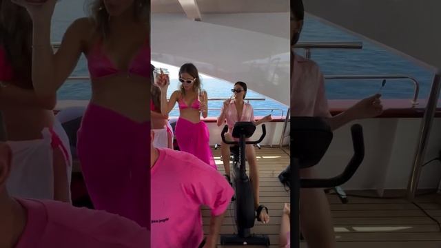 Gym time on Superyacht смотреть онлайн